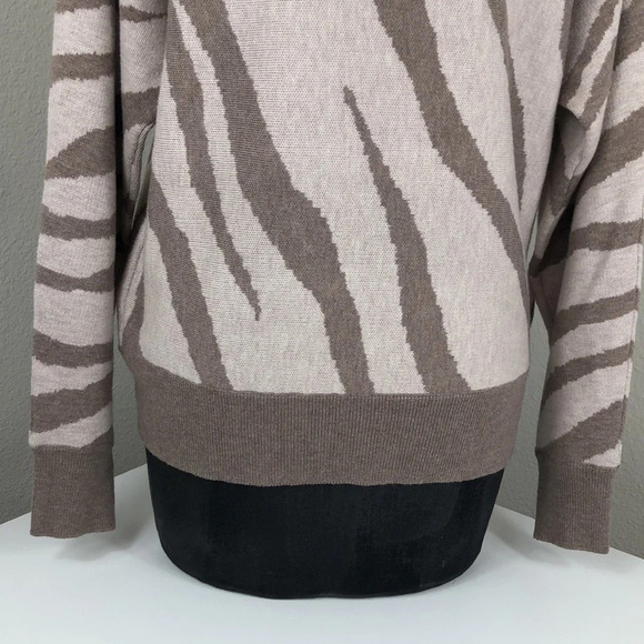 2/$30 TAHARI Sweater Size Medium Zebra Print Wool Blend Tan Brown Crewneck - Picture 8 of 16